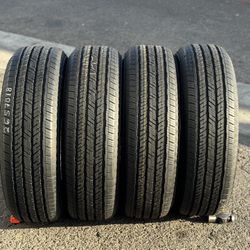 265/70/18 BRIDGESTONE DUELER *LIKE NEW* 99% TREAD
