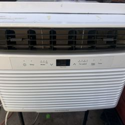 Frigidaire 10,000 BTU Window Air Conditioner – Model FFRA1022U10