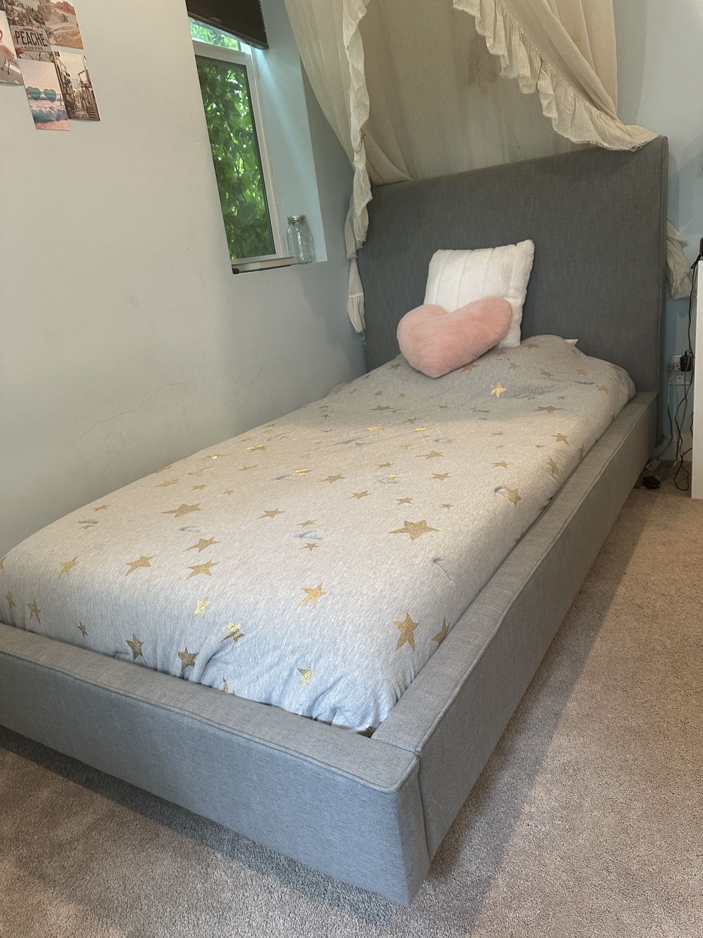 Upholstered Twin Bed 