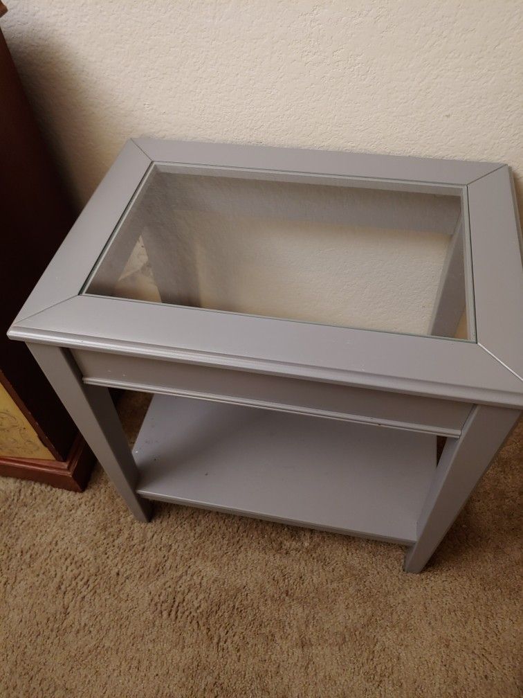 Gray Wood End Table...Like NEW..