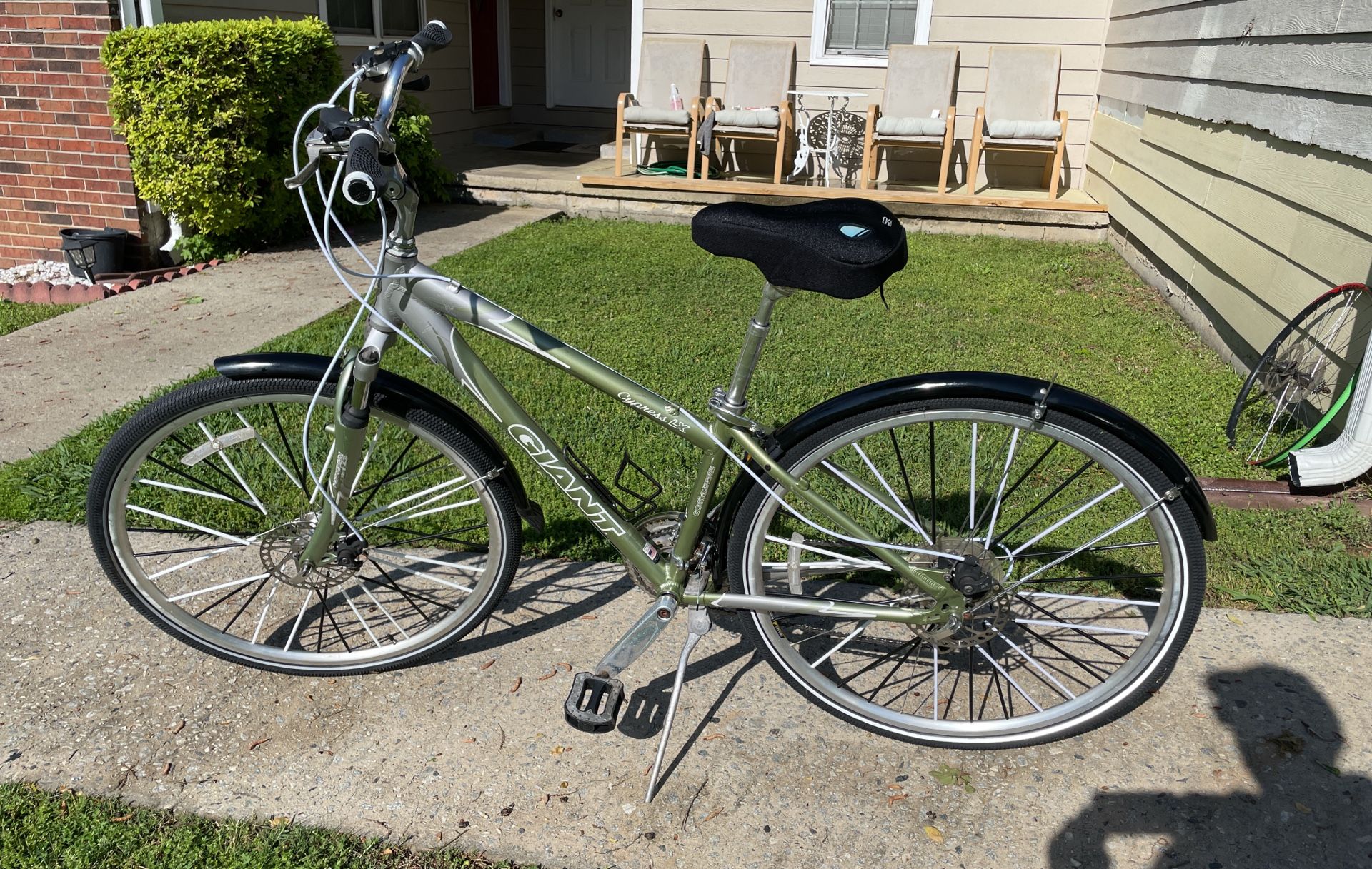 700c Giant Cypress LX Hybrid Bike