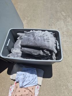 FREE! Miscellaneous household items, clothes, lots of blankets