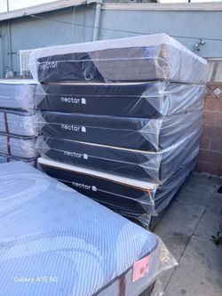 Nectar Premier queen size Memory Foam 13" Medium Mattress

New Mattress 

Delivery available