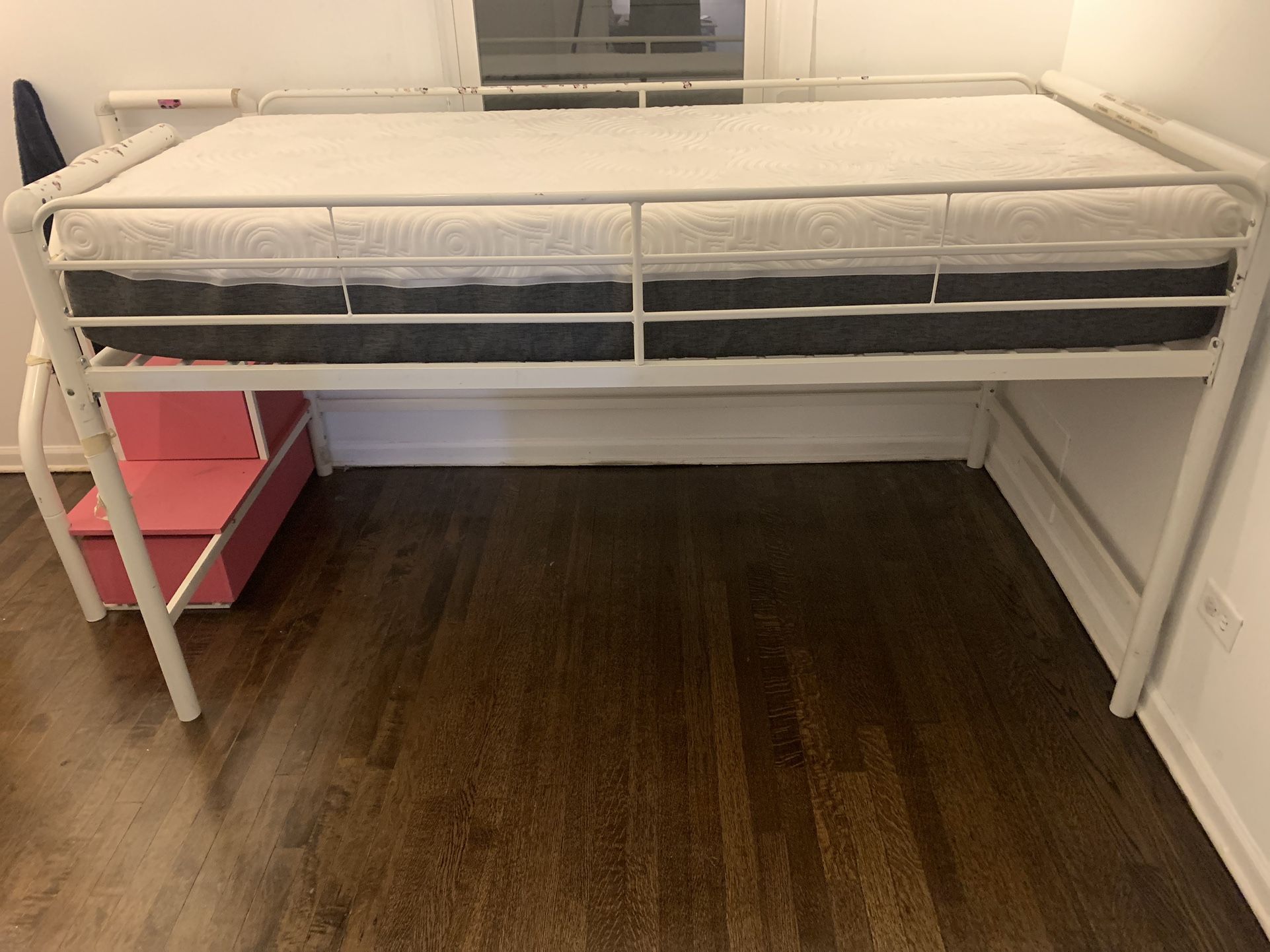 Twin Bunk bed With Open Bottom With tempur-pedic mattress