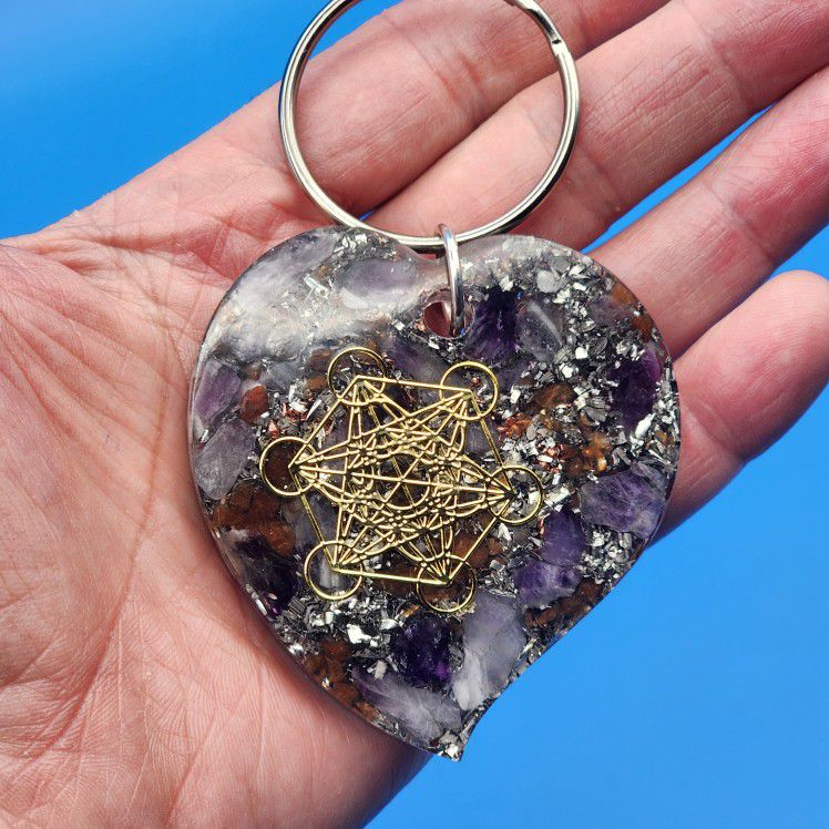Harmonious Heart: Promoting emotional healing and balance, EMF Protection


Contains:


Amethyst, Sunstone, Heart Key, Steel, Copper, and resin.


Bot