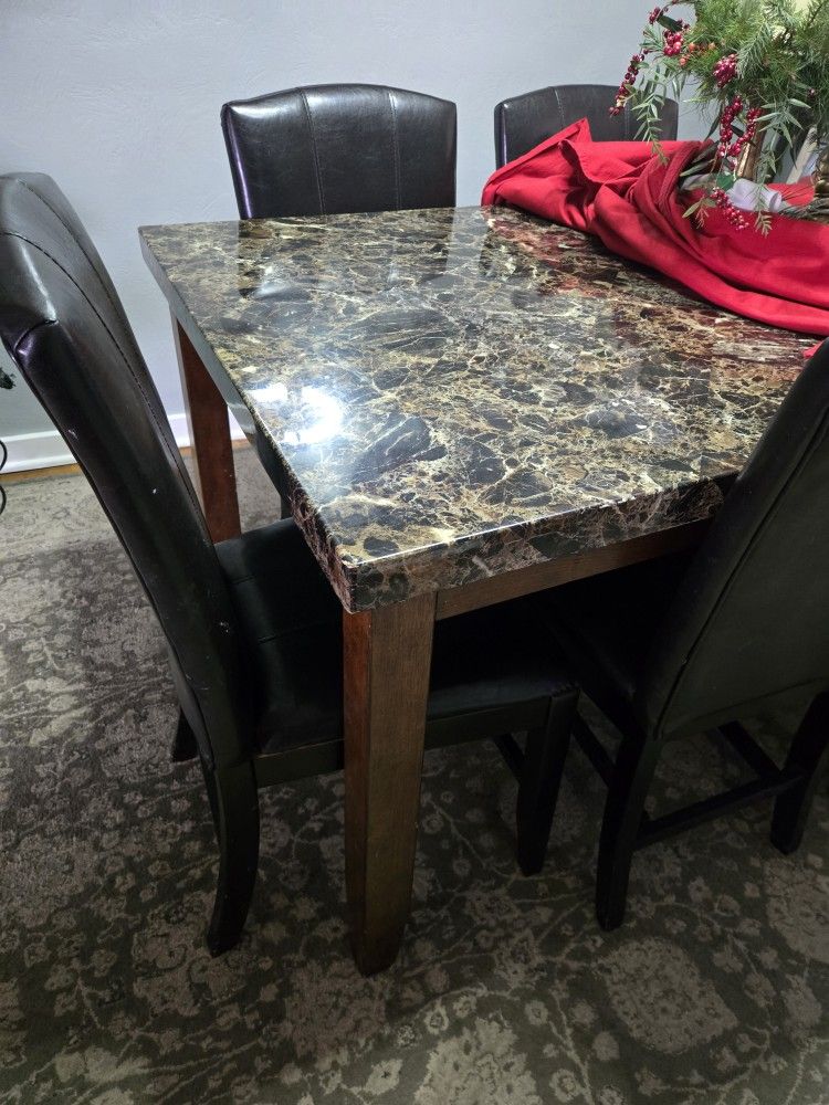Dining room/ kitchen table with chairs