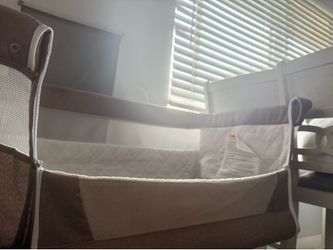Baby Bassinet Bedside Sleeper with Mattress