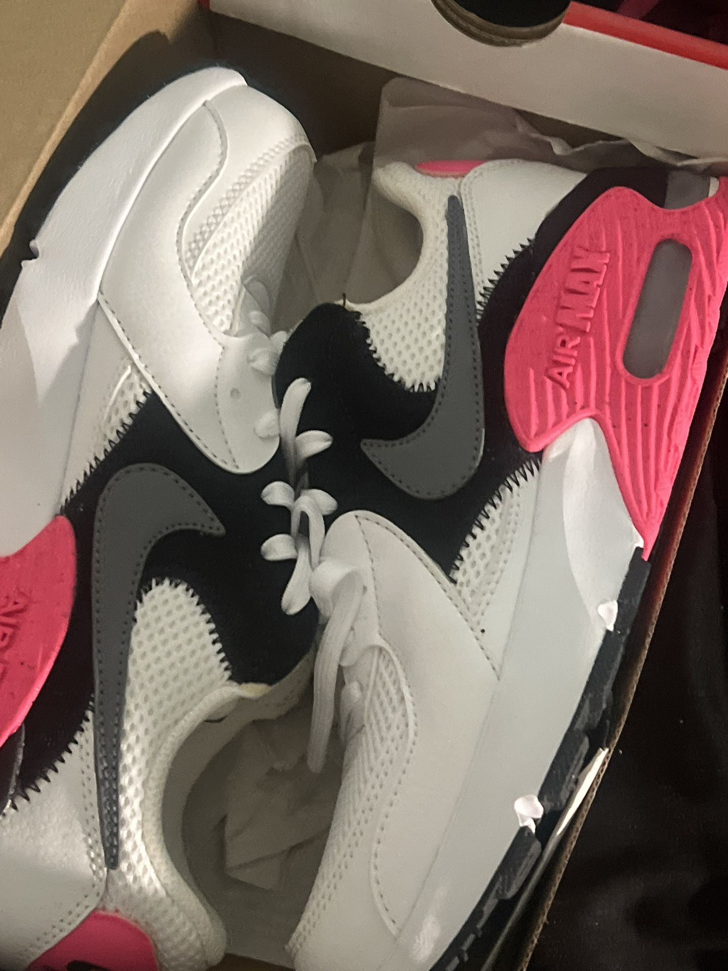 Pink/black Nike’s