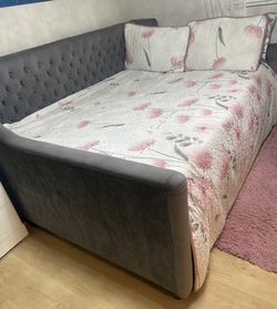 Full size Daybed