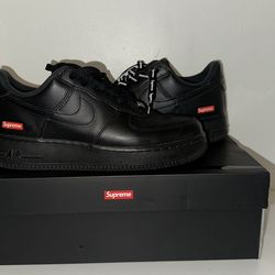 Nike x Supreme Air Force 1 Low Size 6.5 – Good Condition, Minor Creasing, Clean Pair