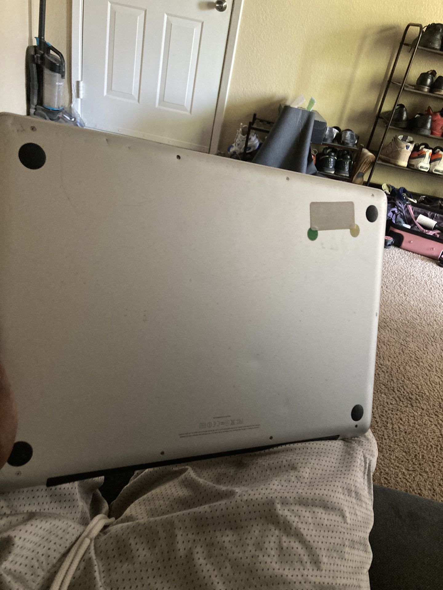 MacBook Pro I7 2.4Ghz 2010 (non working) For Parts Only