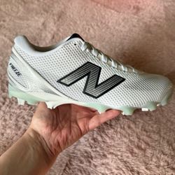 New Balance FreezeLX V5 Low cleats MENS Size 8 Brand New