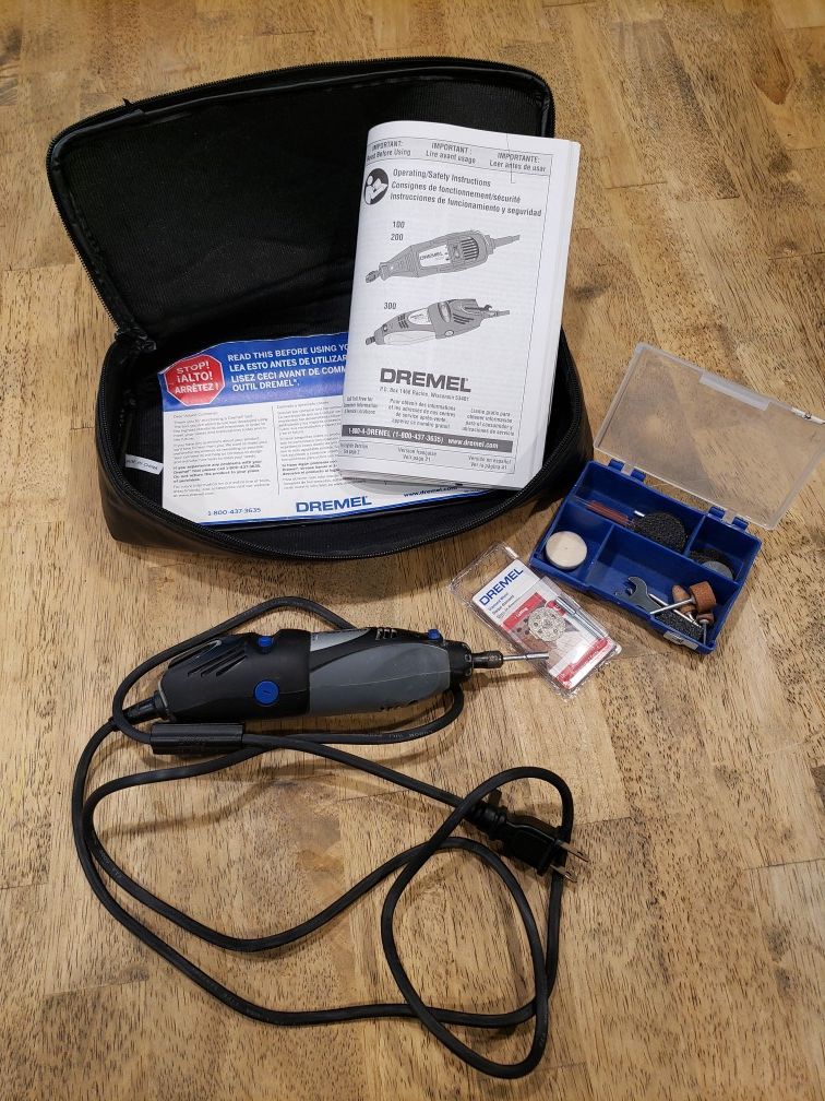 Dremel kit with attachments
