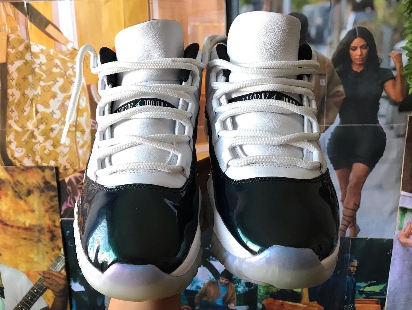 air jordan 11 emerald low