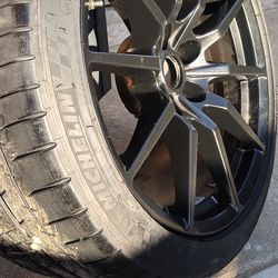 Mustang Shelby tire and rim