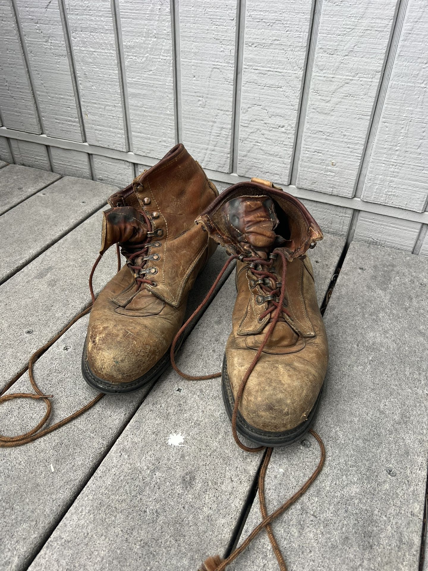 Vintage red wings Boots