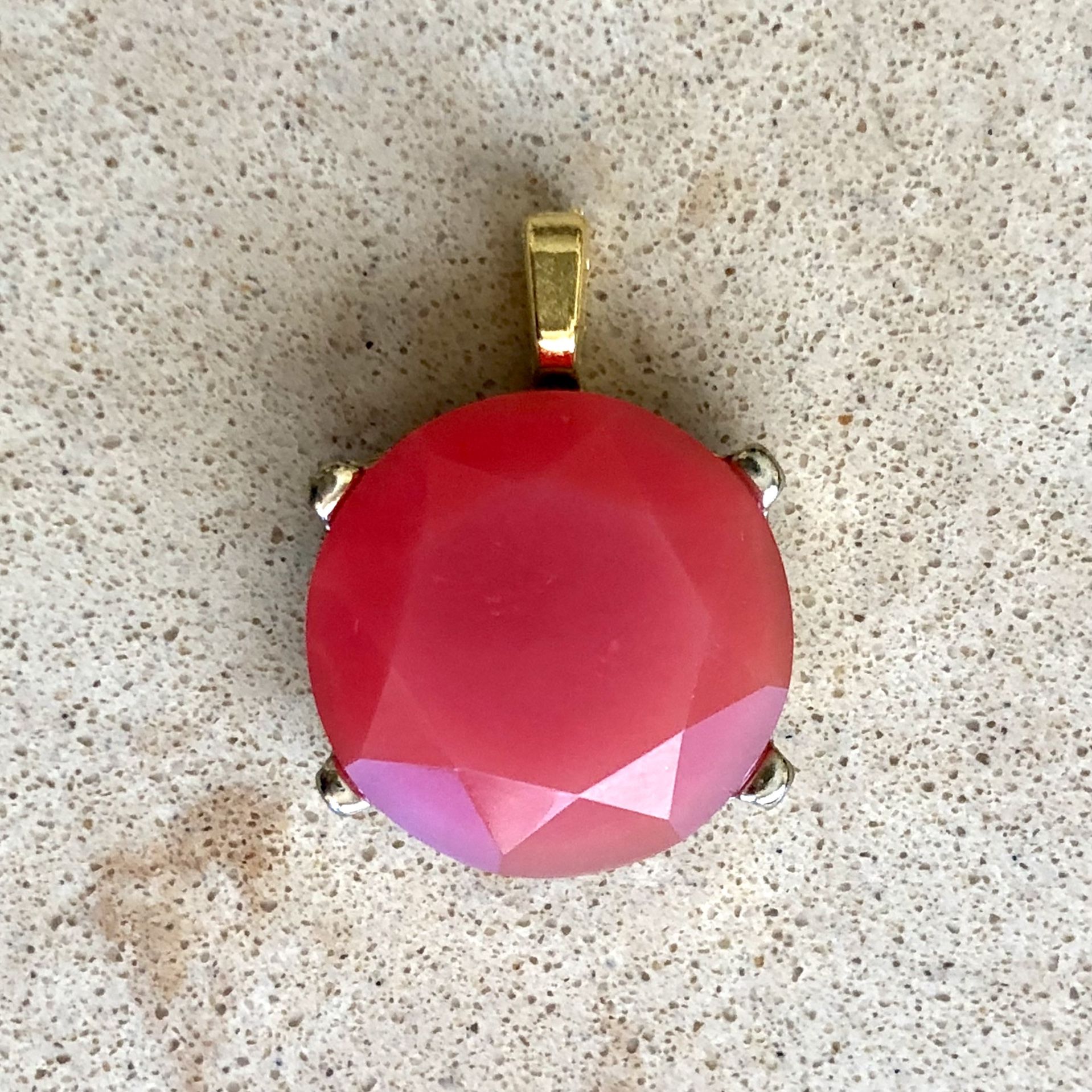 🔴 Pretty pinkish red “jewel” pendant made from vintage jewelry piece