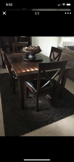 Dining Table w/4 matching chairs