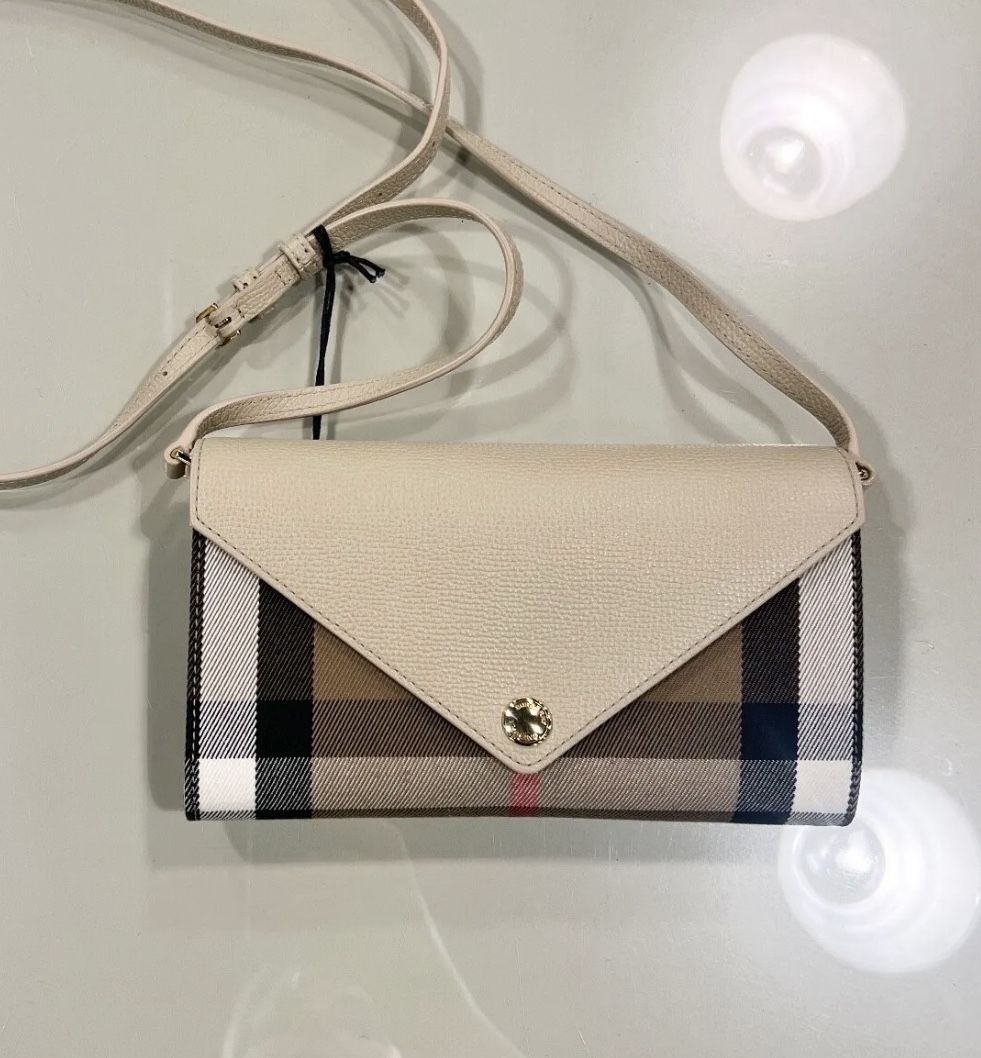 Burberry Hanna Wallet Cross Body 