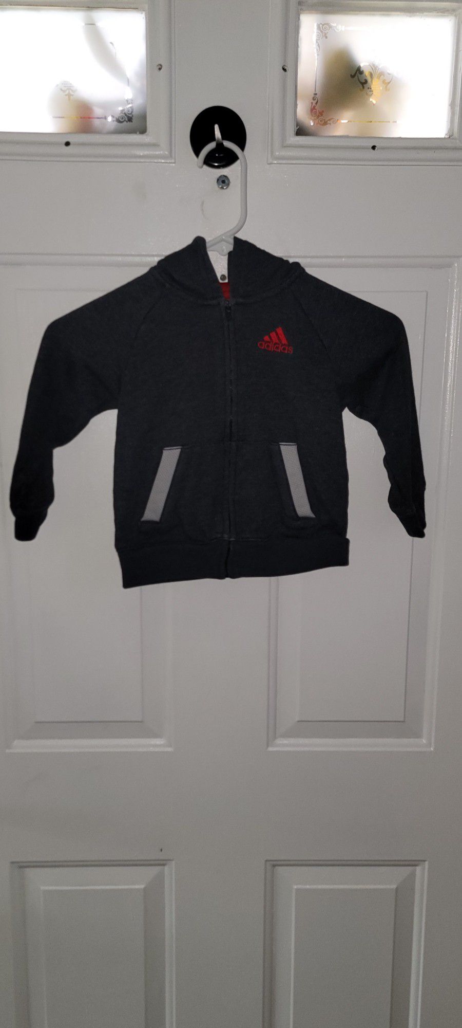 ADIDAS Boys SIZE 3T Hoodie Excellent CONDITION 

Porch PICK UP IN DEARBORN off of Oakwood Blvd a Few Streets Past Beaumont Hospital OR SHIPPING IS AVA