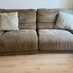 Comfy Electric Reclining Couch 