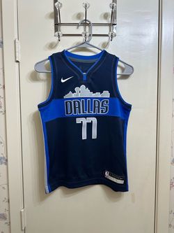 Nike Dallas Mavericks #77 Luka Doncic City Edition Skyline Swingman Jersey Size Small