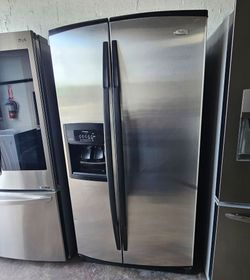 WHIRLPOOL REFRIGERATOR.  36"