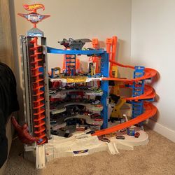 Hot Wheel Wheels Garage  Super Ultimate. $250or best offer.