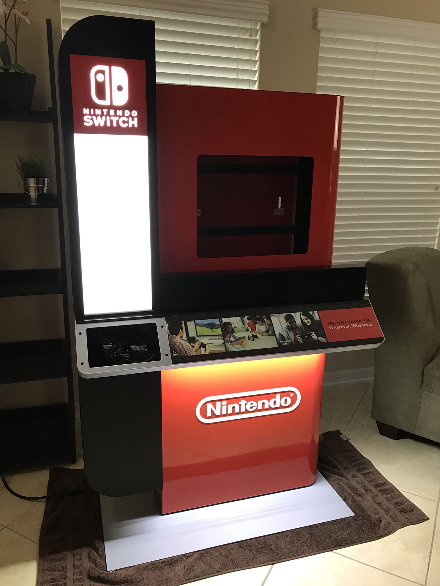 Uredelighed skrive et brev stum Nintendo Switch Kiosk - Store display!! for Sale in Oviedo, FL - OfferUp