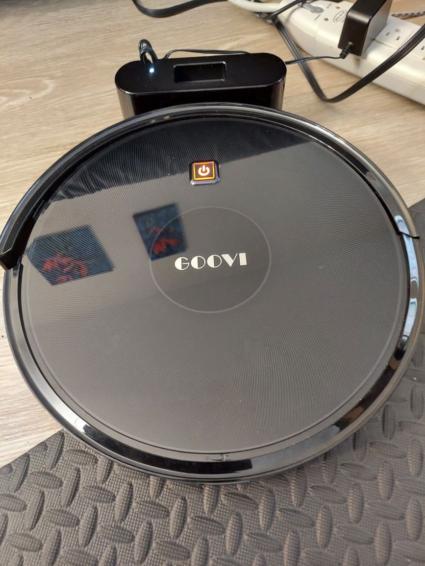 Robot vacuum cleaner - brand new and works!