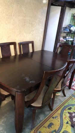 Dining table & Chairs
