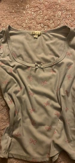 White bow shirt