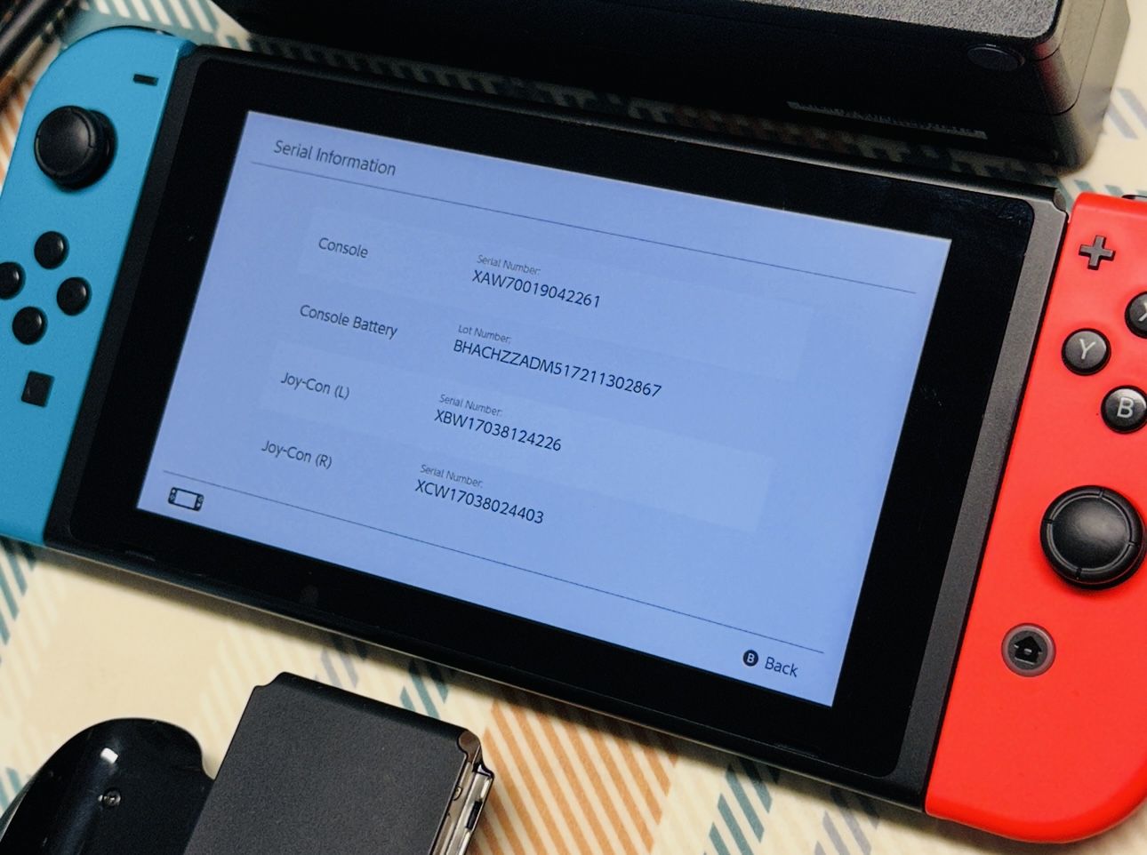 Nintendo Switch V1 Game Console HAC 001 Red/Blue Joy cons Tested