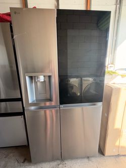 LG Side-by-Side Refrigerator with InstaView