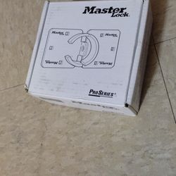 Master Lock Hidden Shackle I Have 3 NEW! Still In Box 