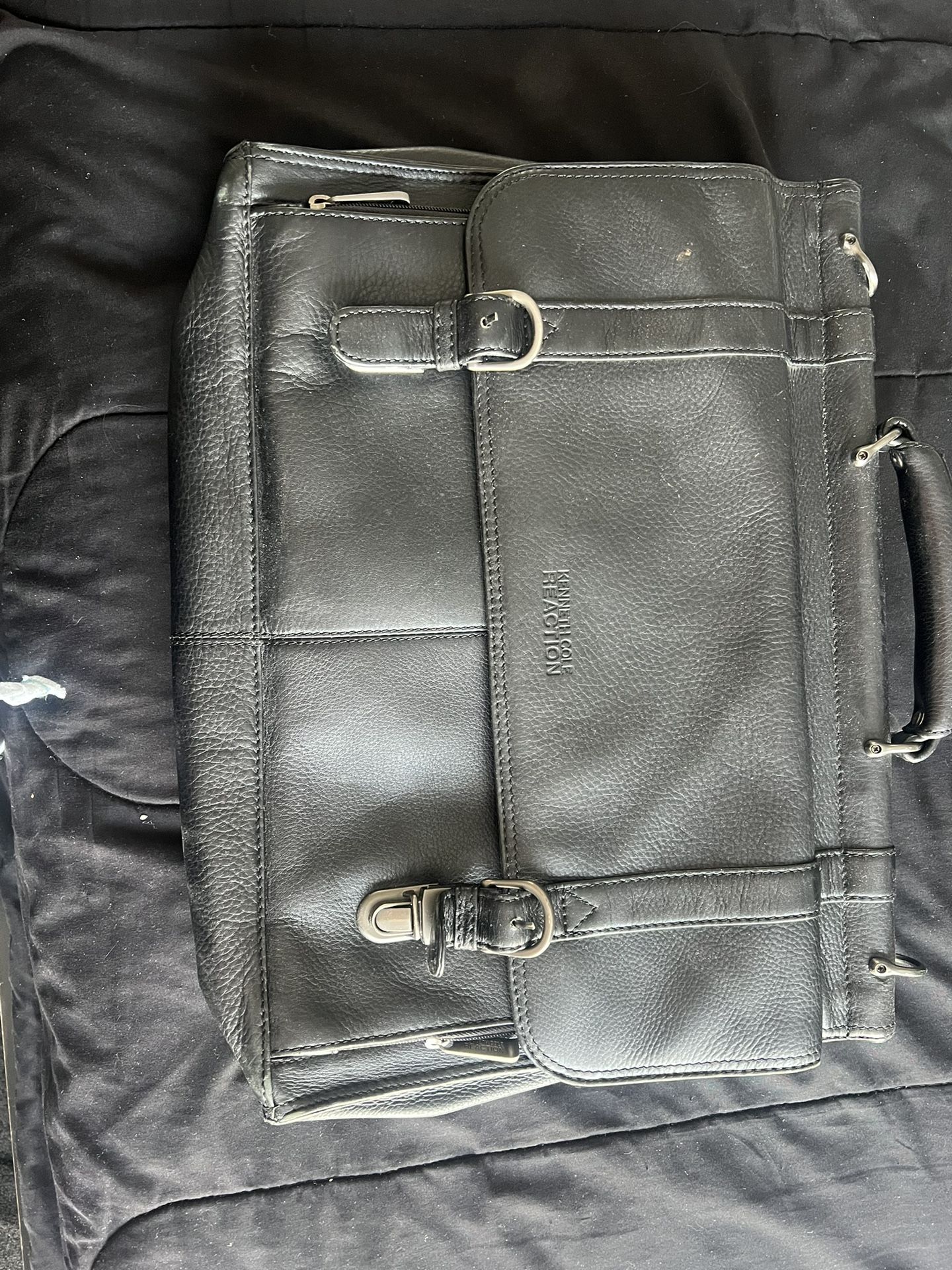 Keneth Cole Messenger Bag