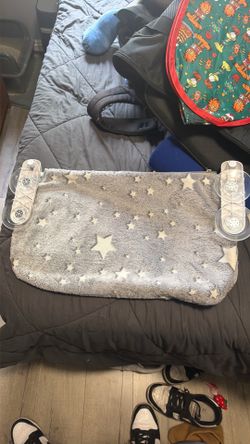 Cat window bed with suction cups