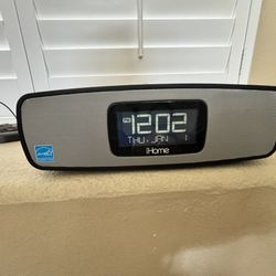 iHome iH9 Dual Alarm Clock Radio Dock – Excellent Condition – Complete Set