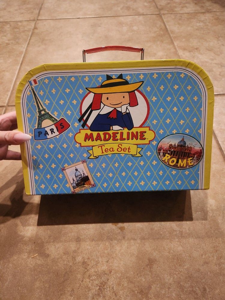 Madeline Tea Set (Great Condition)