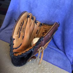 Rawlings Right Handed Glove Size 12.5