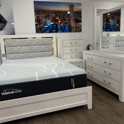 HUGE SALE Queen Bedroom Set 