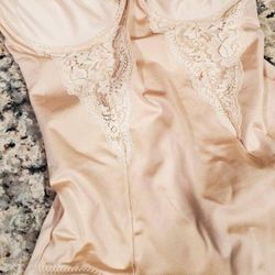 Maidenform Shapewear Bodysuit Firm Sz 36D M/L Paris Nude Underwire Lace Satin