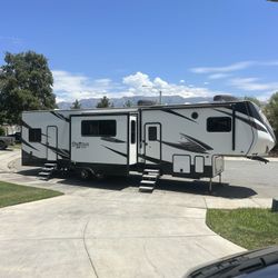 Toyhauler ✨fifth Wheel 2017 Spartan 3712-X 1 Full Bath And 1/2 Bath Restrooms $55,000 OBO!