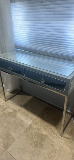 Glam Mirrored Console Table ! H30 x W40 x D15 in.