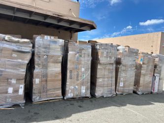 Car and truck accessories pallets