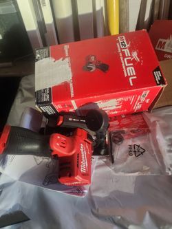 Milwaukee M12  cuter