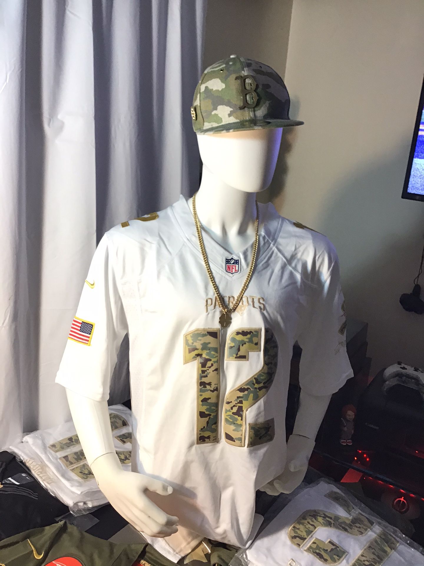 Patriots jersey,Salute to service,medium left.pick up or shipped fast shipping