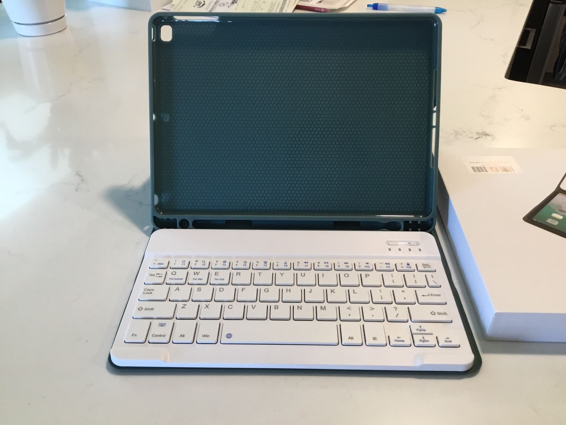 Wireless IPad Keyboard Case For 6th/5th Generation. 9.7 Inch.
