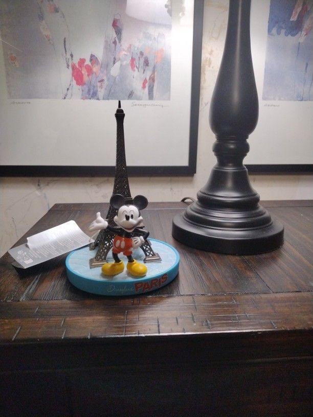 Disneyland Paris Statue