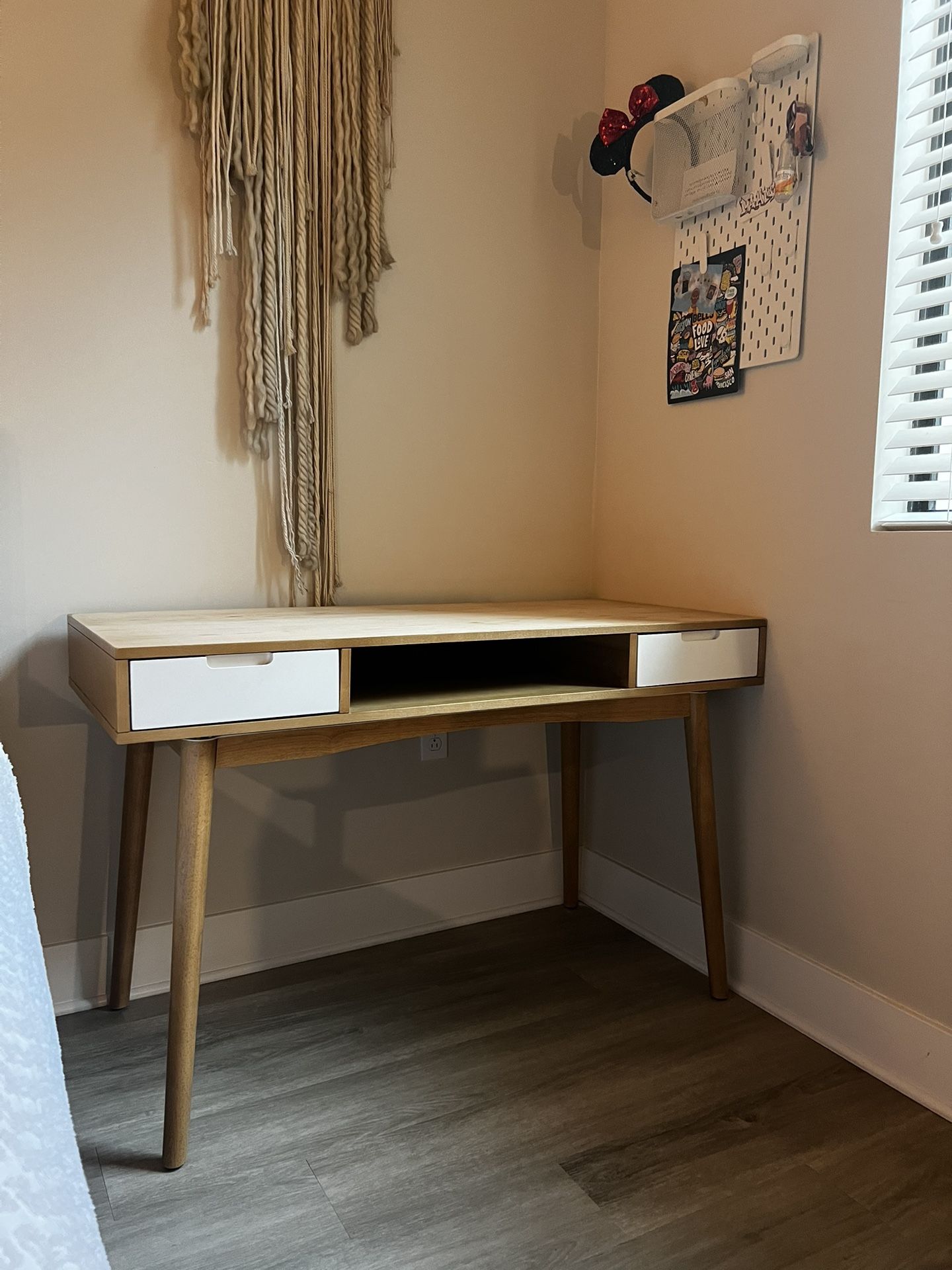 Office Desk & Gaming Chair